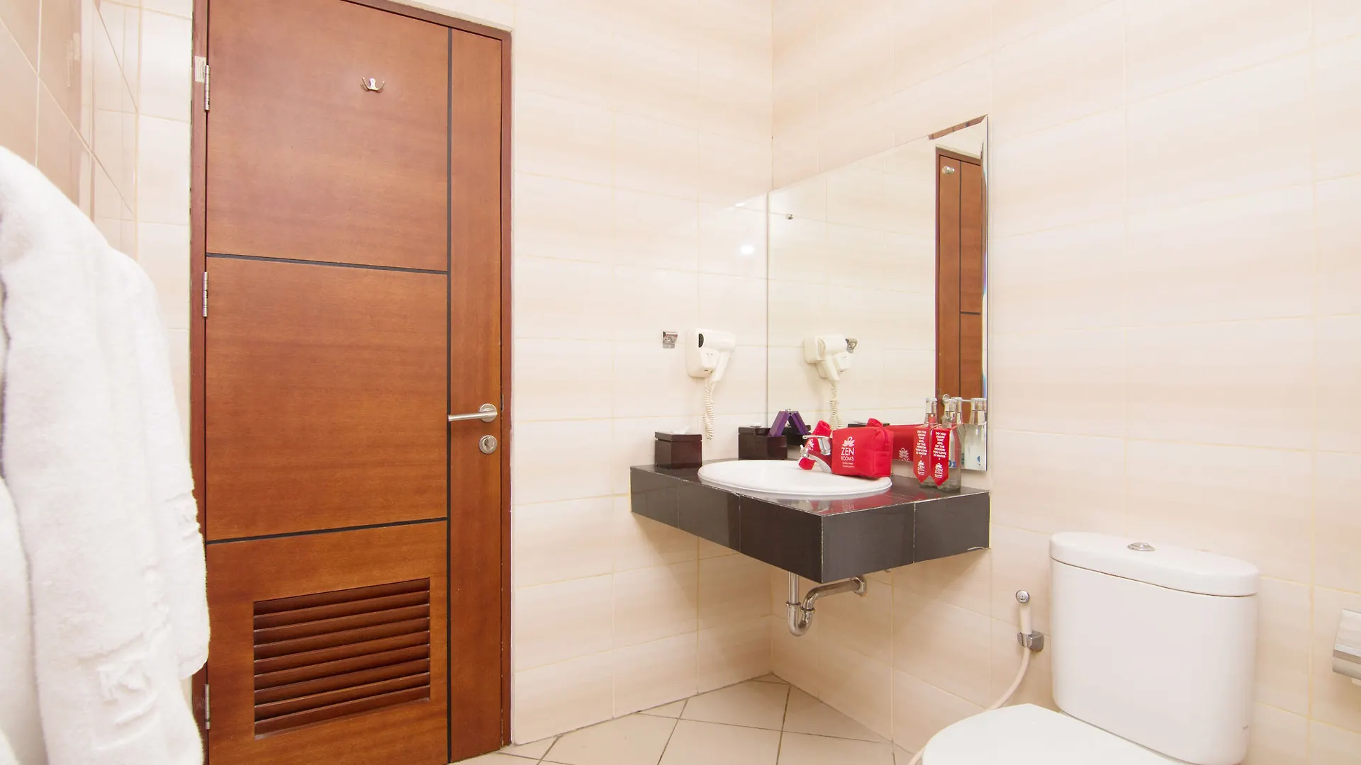 Zen Rooms Kuta Sentral Parkir 1 3*, Kuta (Bali)