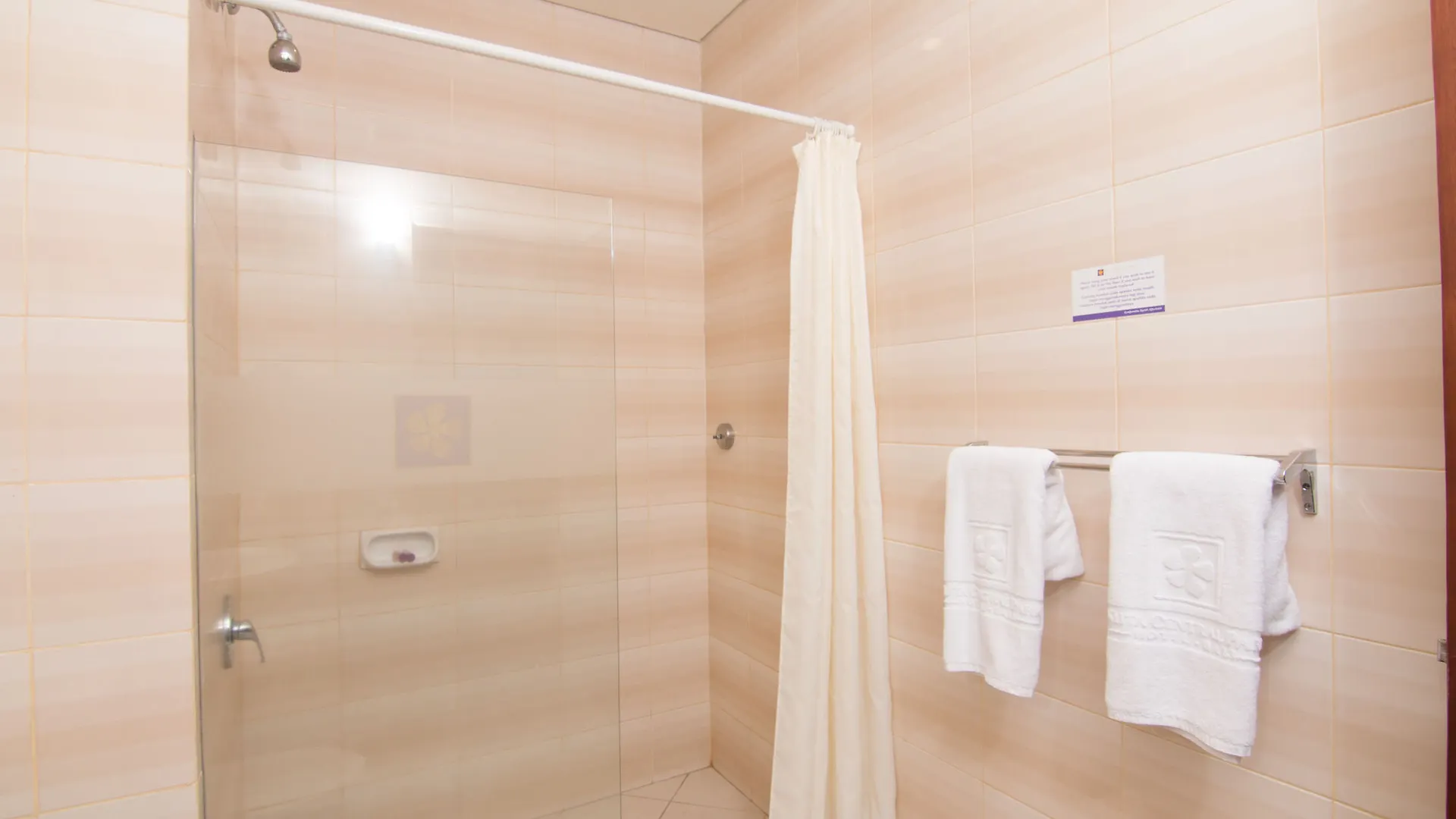 Hotel Zen Rooms Kuta Sentral Parkir 1